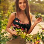 Anushka Merchande Instagram - 🧁🧸 Thankyou to the lovely Dipti mam❤️ @vmcagency and @aayu0801 Shot by: @sanjaykumarphotographer Mua: @rohitsingh1176 Outfit: @fashionstruc