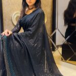 Anushka Merchande Instagram - Lehron si chaal pe chaal bichade Dil ko yun behaal banade..🪩🖤 Thankyou for the beautiful saree, @houseoflaxmipati #anushkamerchande #actress #bollywood #foryou #explore #foryoupage #explorepage