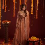 Anusree Instagram - May the joyful Diwali fill your life with joy, prosperity and success... Happy Diwali to all.❤️❤️ MaH @sajithandsujith Styling @sabarinathk_ Jewells @sangeetha916gold Outfit @seemattitextiles Click @jibinartist @plan.b.actions Art&Decor @silvester_attractte Studio @maxxocreative