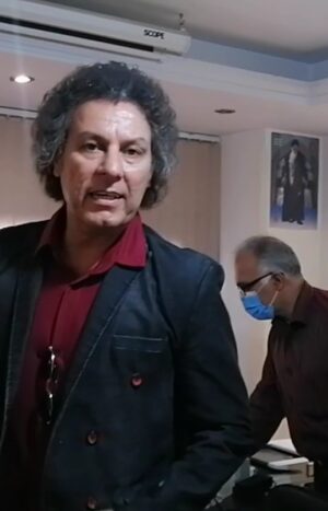 Arash Mir Ahmadi Instagram - سیاره ما دیگر نیازی به آدمهای موفق ندارد، این سیاره به شدت نیازمند افراد ”صلح جو، درمانگر، ناجی، قصه گو و عاشق“ است..
@zanjireh.eshgh
@shokathojat
@majid_mirzaaei

#زنجیره_عشق #دالایی_لاما  #زندانی #عشق #آرش_میراحمدی