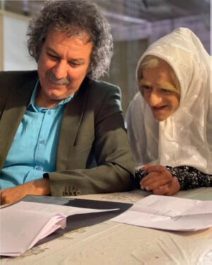 Arash Mir Ahmadi Instagram - «من و همسر عزیزم میثم» 
نداشتن کار مناسب و درآمد ثابت، عدم توانایی مالی برای برگزاری مراسم آبرومند عروسی و تامین خواسته های طرف مقابل، عدم تمکن مالی برای تامین جهیزیه از نمونه های پررنگ در زمینه ی مشکلات اقتصادی است...
#آرش_میراحمدی و #همسرش
#ازدواج #دختر #پسر
@meysam_rastegari