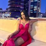 Ariyana Glory Instagram - Flaunting is my thing 🩷 #1stdayindubai🇦🇪 #livinginthemoment #exploringlife #habibi #dubai🇦🇪 #ariyana #ariyanaglory Costume @firoz_design_studio Dubai , UAE