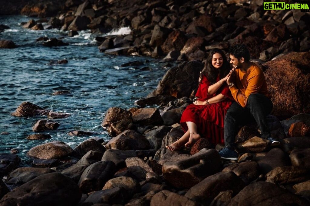 Arjun Kamath Instagram - Love is like the ocean— calm, playful, fierce, and beautiful all at once. ✨ An already magnificent Goa was all the more mirthful when one fine morning, I found myself ambling its crystal blue shores. Up above, the sun was preparing to glide from plump silver clouds. Whereas beneath my feet, the soft earth pressed and swelled with each poised step I took. In these soothing moments of dawn, I was accompanied by Pragnya and Hemanth, a joyful couple who had tied the knot recently. As we ambled on the beach, their laughter and conversation filled the salty air with melodious chimes. And everywhere we looked, the sheer glory of life greeted us with open arms. A glimmering horizon, the fleeting company of birds, the lone boat passing by all made for a gorgeous story, and I was thoroughly delighted to find myself in it. It was during these tender moments that I noticed Hemanth and Pragnya lost in conversation, reveling in each others’ company. And so, as they sat curled up by the earthy rocks, the sun began to show up in a fanfare of bright pinks and reds in the sky. Admiring the frame, I decided not to steer too close to the couple and simply freeze this golden moment of love from afar. As I clicked the shutter button on my camera, it was as if the waves of warmth and love had found their way into my heart. I could not help but wish that I could remember this moment for a long, long time. Pragnya & Hemanth, Goa, 2022 #arjunkamathphotography #preweddingshoot #photography #sunrise #prewedding #preweddingphotography #photoshoot #coupleshoot #goa #DoGreatWithCanon #MentorsInFocus #EOSMaestro #instagood #instagram