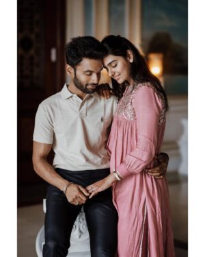 Arjun Kamath Instagram - It was a lovely winter morning in Hyderabad, painted warm and delightful by tender sunshine and sprightly breezes. I was at the enchanting, century-old Taj Falaknuma Palace, the splendour of its rustic walls and royal decors delighting me with every step I took. It was just a day after Akhila and Pranay’s blithely wedding ceremony, and they wanted to commemorate their journey of forever by clicking some memorable portraits together. 

So, we strolled the royal palace grounds, taking in the pleasing milieus and recounting occurrences from their big day. The newlyweds spent tender, graceful moments dipped in love, wrapped in the comfort of each other’s company. They simply wanted to hang out without any effort or the worries of the what, how, and when. And they wanted me to be there to capture these graceful moments– a few mellow hours of interlude before they indulged in an eventful wedding reception. So, inspired by the leisurely vibe that was upon us, I framed the portraits to reflect the happy hearts and delightful chats that marked those moments. 

The pictures thus resemble the spirit of a joyful winter morning, spent picnicking and relishing the simple pleasures of life. And for the artist in me, it was indeed gratifying and quite pure to chronicle all the love, warmth, and effortlessness that floated in the air that morning.

Akhila+Pranay, October 2021

#CapturedOnCanon with a @canonindia_official EOS R5 with the RF 24-70mm f/2.8 L IS USM and the Canon RF 85mm f/1.2L USM DS

#coupleshoot #bride #groom #prewedding #photoshoot #weddingphotographer#arjunkamathphotography #weddingcouple #wedding #brideandgroom #beautifulcouple #love #couplegoals #coupleportraits #hyderabad #weddings #weddingphotography #naturallight #teluguwedding #bridesofinstagram #brides #bridesofindia #bridesofhyderabad #indianwedding  #DoGreatWithCanon #MentorsInFocus #EOSMaestro #instagood #instagram