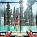 Arti Singh Instagram - Started my new year by fulfilling my dream .. ❤️ welcome 2024 with open arms . One life . Live it up ❤️ #gulmarg #khyber