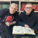 Artyom Khorev Instagram - Будь я талантливым и удачливым ученым и именно в этот прекрасный день, день рождения @seginaboroda, открой я новый химический элемент, я бы не раздумывая назвал его в честь человека, который так много сделал для меня и так много значит для меня. Я бы назвал этот элемент Ортёмий-16. Будь я лихим путешественником и сорвиголовой и именно в этот чудесный день, день, когда миру было явлено чудо появления @seginaboroda, и найди я новый остров, я бы не раздумывая назвал его в честь человека с самими большими яйцами и самым здоровенным талантом, если вы понимаете о чем я. Я бы назвал этот остров Мошонка Дьявола. Будь я проникновенным писателем и визионером и именно в этот волшебный день, день начала великого пути @seginaboroda, я бы сторчался. Но, увы, я лишь отражение в луже падающей с балкона непотушенной сигареты, брошенной небинарным школьником со вписки под звуки песни из какого-то днищенского чарта. С днем рождения, Сергей! Нас ждут темные времена и светлое пиво🖖🏿 А вы знали, что если сложить первые буквы первой страницы Библии, то получится ВПРЖПУЕНГМААРЧМБКЦ! Это не может быть простым совпадением!