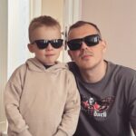 Artyom Khorev Instagram - Сынок, как же здорово, что ты сейчас маленький и тебе дела нет до всего, что происходит за пределами твоего маленького мирка. И как же здорово, что мы пока можем сохранять этот мирок. И его никто не освобождает, точечно по нему не бьет, не переворачивает, не защищает. Надеюсь так будет и дальше. И везде. Когда-нибудь нам придется это все обсуждать, но это будет потом. А пока вот тебе очки, панамка, сачок, беговел и погнали ловить бабочек да есть мороженое🤗 Всем мир 🖖🏿