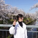 Asami Usuda Instagram - 川島小鳥さんの写真展 『たくさんの今たち』へ🐣 生命力に満ちていて、じわーっと元気が出た🙌🏻🔥わたしも、生き生きと今をたくさん生きたい！そんな気持ち🙃❤️‍🔥 富山県は桜が満開だった。どこを通っても光や景色が美しかった🤳🏻✨ #たくさんの今たち