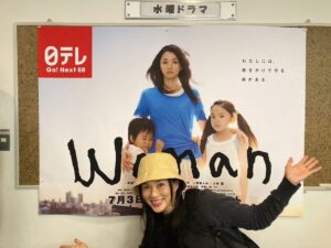 Asami Usuda Instagram - 『ブラッシュアップライフ』でタイムスリップしました🌪
Woman(2013)…あぁぁぁ記憶が…蘇る…✨

@brushuplife_ntv 
↑このドラマ凄いことになってます💥
TVerとHuluで配信されています。是非、第一話から📺✨

#ブラッシュアップライフ