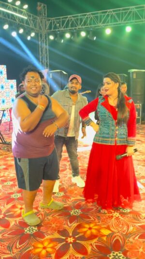 Aseema Panda Instagram - Team Aseema Panda Live 🔥
With supremely talented Comedians @angulia_bunty_official and @actor__bapi 🥳
At Kabatbandha High School ✨