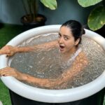 Asha Negi Instagram - Ending my week with a rejuvenating cold plunge that I’ve been wanting to do since a very long time! Goal for 2024 even before it starts, is to do as many ice baths as I can!✌🏼😁 @risingloka