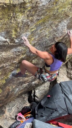 Ashima Shiraishi Instagram - My JaDAY (Jade V14) came yesterday💎❤️‍🔥 still buzzing from some euphoric sensations🥳  I poured my heart into this bloc over the span of a few years, and finally overcoming this one was a special moment.
Capped the day off with a quad-double, making an already surreal day all the more ethereal. My best climbing day to this date! 47 V-Pointssss in a day! New dream lines for CO 2022😆 Big love to the NYC crew for all of the support and hype💜 I hope that I fulfilled my role as the squad’s designated dumping dumpling 🥟 Superpowers were attained from all of the lake-tivities🌄🐟🏔 #rocknevergetswet

Ticklist from yesterday: 
- Jade v14
- Riddles in the Park V12
- Golden Rows of Flows V11
- Blood Money stand V10 - the most desperate of sends.
@hyunsukyooclimbing for max hype and film cred. @bvsed_worlds_finest @mercotti @deanliaw w the boatloads of psych .
ty @ktlambies and @pukeasaurus for pioneering the lockoff method and rekindling my hope. 
@northface @clifbar @petzl_official @evolv_worldwide