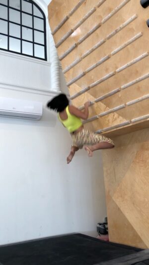 Ashima Shiraishi Instagram - 🐸 form. My slime green @thenorthface tank top completes the look 🐸 

The color of the day is green. Peep the song choice too- the stars have truly aligned