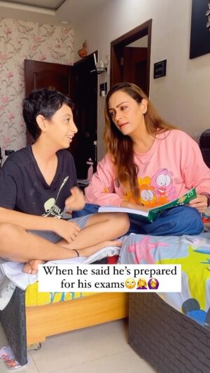 Ashita Dhawan Instagram - He said “Main ek chutki mein jawaab de sakta hu”
.
.
Yeh aajkal ke bacche😅🙆‍♀️
:
.
#genz #newgeneration #lol #myson #arhmaan #truestory #haha #funny #trending #family #ashitadhawan #dabbangdhawan #reel