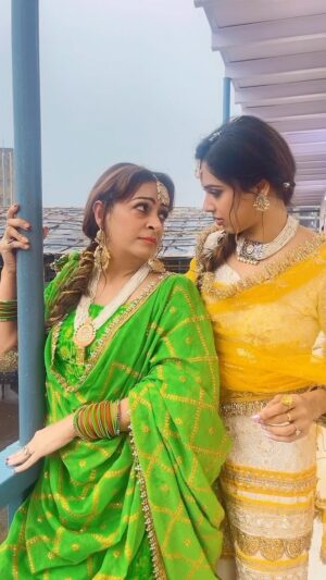 Ashita Dhawan Instagram - Coz it’s Bakari Eid 🌙 
Eid Mubarak happy people 😂❤️
.
.
#eidmubarak #shenanigans #friends #friendslikefamily #naughty #funny #comedy #haha #lol #goodvibes #dharampatnii #aditishetty #ashitadhawan #ashybaby #dabbangdhawan #reel