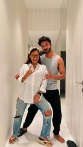 Ashita Dhawan Instagram - A rapid fire on Dil,DIMAAG & DUM with BIG BOSS ke VICKY BHAIYA😅🫰❤️🫶 . . #vickyjain #theOGhero #mastermind #vickybhaiya #bb17 #bigboss #colorstv #mustwatch #mustfollow #ashitadhawan #vikasjain #friendsforever #bff #dabbangdhawan #dhawanswhoarehappy #reel #rapidfire #dildimaagdum