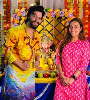Ashita Dhawan Instagram - Happy Ganesh Chaturthi ❤️🙏 .. May HE bless Us All 🍀… 
GANPATI BAPPA MORIYA 🙏
.
.
#ganpatibappamorya #2023 #ganeshchaturthi #homesweethome #ritual #belief #faith #love #almighty 🙏