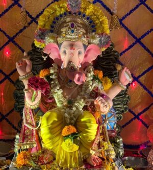 Ashita Dhawan Instagram - Happy Ganesh Chaturthi ❤️🙏 .. May HE bless Us All 🍀… 
GANPATI BAPPA MORIYA 🙏
.
.
#ganpatibappamorya #2023 #ganeshchaturthi #homesweethome #ritual #belief #faith #love #almighty 🙏