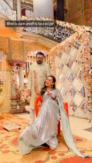 Ashita Dhawan Instagram - All the Bathroom singers say Yay😅
.
.
#dharampatnii #colorstv #coactors #friends #funny #reel #amitsinghthakur #ashitadhawan #dabbangdhawan
