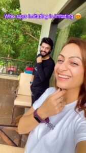 Ashita Dhawan Instagram - Caught off guard😍 . . #imitation #gameon #saileshgulabani #ashitadhawan #dabbangdhawan #partnersincrime #jaaniye #dhawanswhoarehappy #reel #love