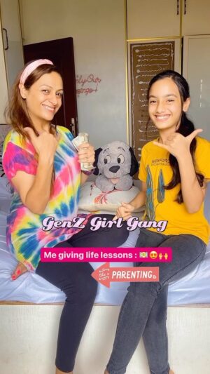 Ashita Dhawan Instagram - Jo mujhe nahi sikhaaya woh main apni beti ko zaroor sikhaaungi😈
Parenting with an audio by my darling @itsmepanchal09 ❤️
.
.
#motherdaughter #trendingaudio #parenting #fact #truestory #satyavachan #meriamaira #doll #meenupanchal #ashitadhawan #dabbangdhawan #ashybaby#reel