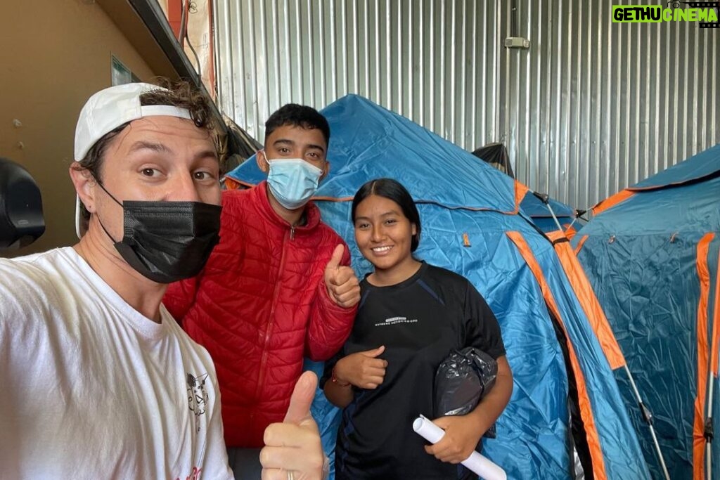 Augustus Prew Instagram - @thisisabouthumanity is an INCREDIBLE charitable organization that runs several shelters and provides food for 2500+ people seeking asylum to the US EVERYDAY. I went on my first volunteer day with @elsamariecollins and @yscalibaja back in 2018 and today got back on one of their volunteer buses to help out again with cleaning, cooking, clearing old and building new tents for families at the shelter and just generally trying to bring joy to vulnerable and resilient people in really tough situations. So many stories today of people fleeing war, sex trafficking and organised crime. Heartbreaking and terrifying, BUT the strength of the families and their hope was so inspiring. If you’d like to get involved, either by donating money, buying gifts from @thisisabouthumanity online shop or by volunteering, just hit the link in my bio, it’ll be much appreciated and @thisisabouthumanity do vital and important work. You’ll be helping SO MANY FAMILIES. Tijuana, Baja California