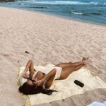Aulia Sarah Instagram - haha hihi di pantai Jogja, terima kasih November ❤︎₊ ⊹🌊🌤️