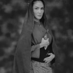 Aulia Sarah Instagram - POCUT LIMPAH 🦁🔥 “SINGA” nya Laksamana Malahayati, juga sahabat Malahayati sejak kecil. Komandan Intelejen Kesultanan, sekaligus menjadi Pasukan Inong Bale (pasukan militer para janda & perempuan Aceh pada tahun 1500-an). kisah cerita legenda kepahlawanan singa betina dari Aceh yang diangkat kembali dalam bentuk seni pertunjukan teaterikal “Jalasena Laksamana Malahayati” Kisah Heroik Perjuangan Laksamana Perempuan Pertama di Dunia. sungguh ini suatu hal yang tak pernah terbayangkan sebelumnya. tantangan terbesar bagiku (Aulia) & ku anggap ini adalah salah satu anugerah terindah dalam hidupku. pengalaman pertama di dunia seni pertunjukan teater, & langsung di beri kepercayaan untuk memainkan 3 karakter sekaligus dalam pertunjukannya nanti di Graha Bhakti Budaya @tim.cikini, 9 September 2023. wish me good luck and i'm hoping to see y’all there!! 💛🪄✨💫