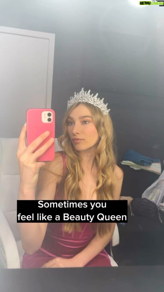 Ava August Instagram - My song Beauty Queen is out everywhere <3