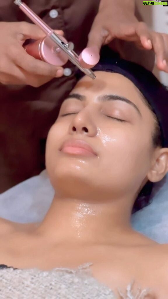 Avani Modi Instagram - The beautiful actress @avanimodiofficial indulged in a luxurious facial workout at our studio, giving her a radiant glow. Our bespoke Luxe facelift includes oxygen-infused hydration for skin rejuvenation, sculpting tools to contour her face, and fascia massages for lymphatic drainage. It’s a pampering experience tailored to unveil natural beauty and vitality.✨🌺 Call us on +91 81041 01177 for appointments ! #glowflow #faceworkout #bandrawest #mumbai #facialreflexology #facialacupressure #facemassage #india #beauty #skincare #koreanskin Bandra West