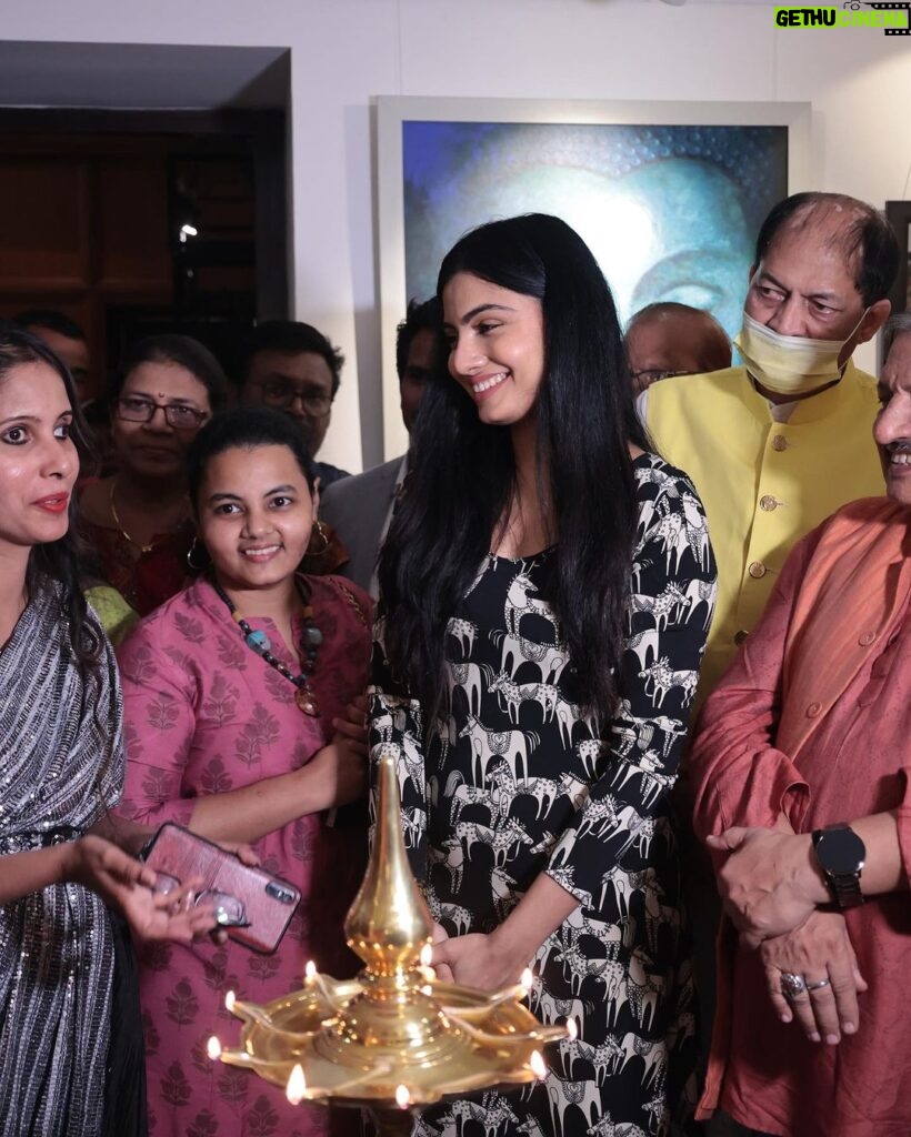 Avani Modi Instagram - Only an artist can understand the hard work, dedication, pain and efforts it takes to create such magnificent work. My best wishes to all the artist who participated in the exhibition. May you all concur the world with your skills. Thank you @smrutisirsat for having me there to cut was the magic of the art. @tajmahalmumbai @preetamsingh_07