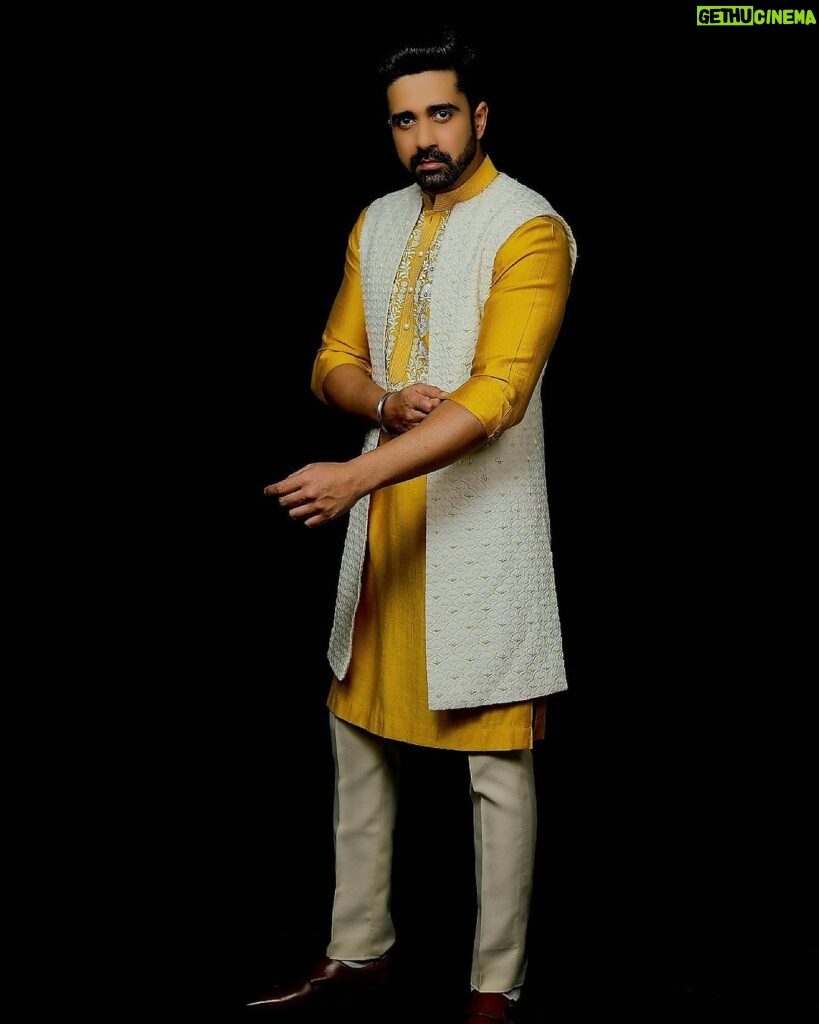 Avinash Sachdev Instagram - A touch of ethnicity, a dash of charm, and a whole lot of confidence! 💥 Styled by @akansha.27 @tiara_gal Outfit by @videshistudiobyabhishek shoes by @warewood_shoemakers Assisted by @whatmanaaadoes #IndianRoots #FashionForward #AvinashSachdev #AvinashVijaySachdev #AVS #Sachkadev #Avinashinbiggboss #Avinashinbbott #Biggbossott #Avinashkipaltan #lionofthejungle