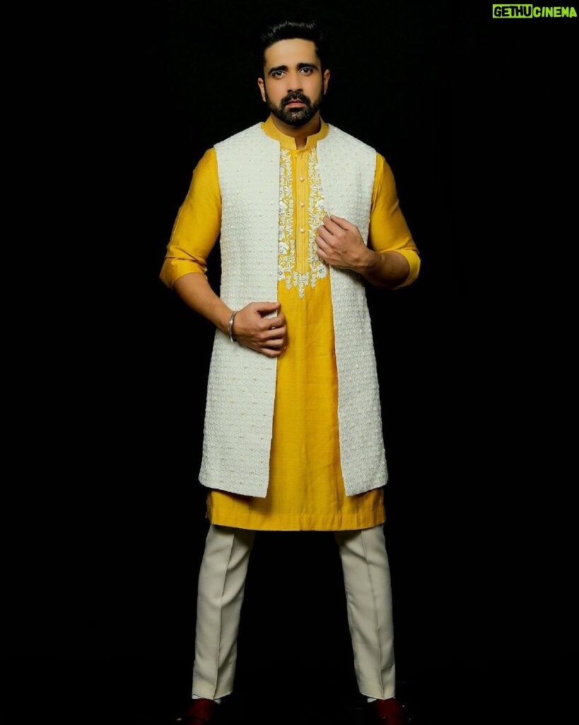 Avinash Sachdev Instagram - A touch of ethnicity, a dash of charm, and a whole lot of confidence! 💥 Styled by @akansha.27 @tiara_gal Outfit by @videshistudiobyabhishek shoes by @warewood_shoemakers Assisted by @whatmanaaadoes #IndianRoots #FashionForward #AvinashSachdev #AvinashVijaySachdev #AVS #Sachkadev #Avinashinbiggboss #Avinashinbbott #Biggbossott #Avinashkipaltan #lionofthejungle