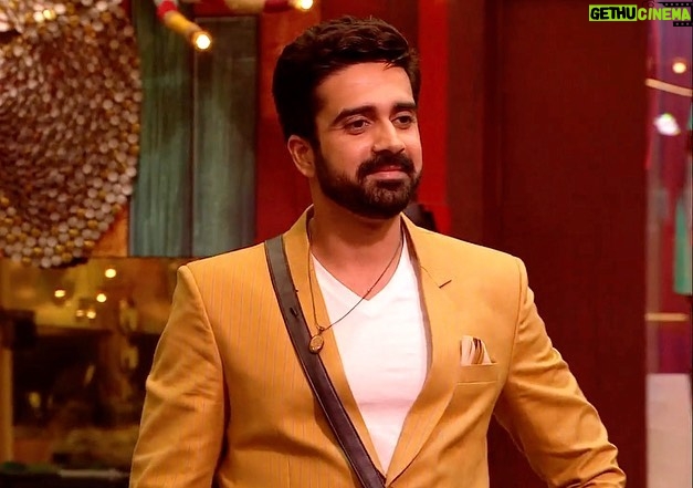 Avinash Sachdev Instagram - Intelligence entails a strong mind, but genius entails a heart of a lion in tune with a strong mind 💛 Keep voting and supporting our #HeroNo1 😎❤ #AvinashSachdev #AvinashVijaySachdev #AVS #Sachkadev #Avinashinbiggboss #Avinashinbbott #Biggbossott #Avinashkipaltan #lionofthejungle