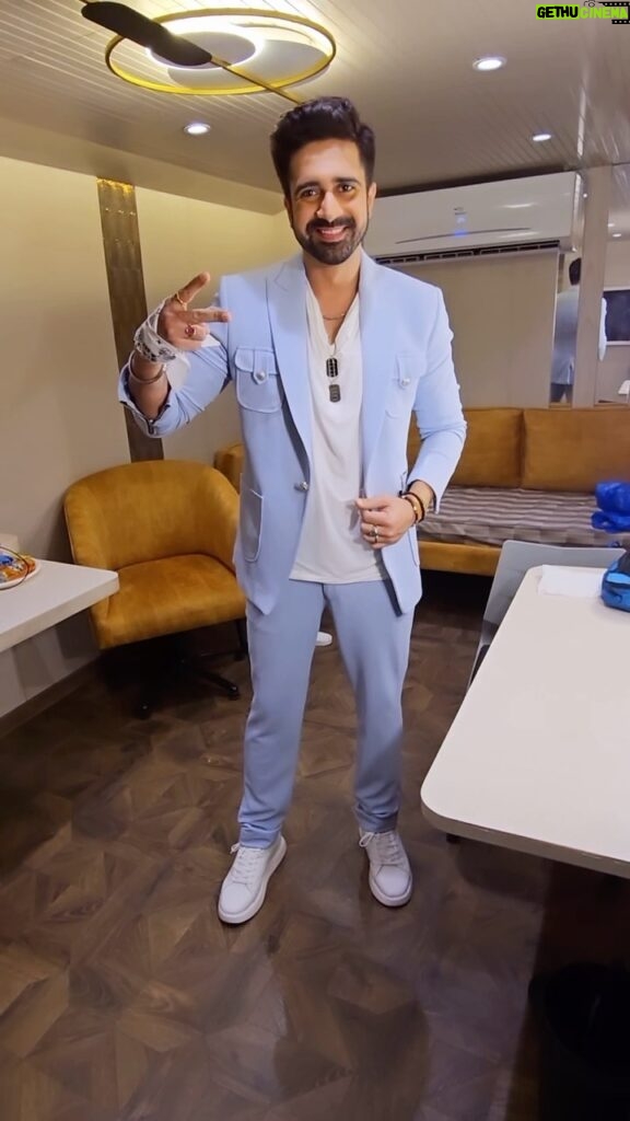 Avinash Sachdev Instagram - A short glimpse of what all went behind the perfect grand premiere look for our #herono1 😍❤ Kaisa laga tha aapko inka ye look ? Let us know in the comments below 🤩👇🏻 #AvinashSachdev #AvinashVijaySachdev #AVS #Sachkadev #Avinashinbiggboss #Avinashinbbott #Biggbossott #Avinashkipaltan #lionofthejungle