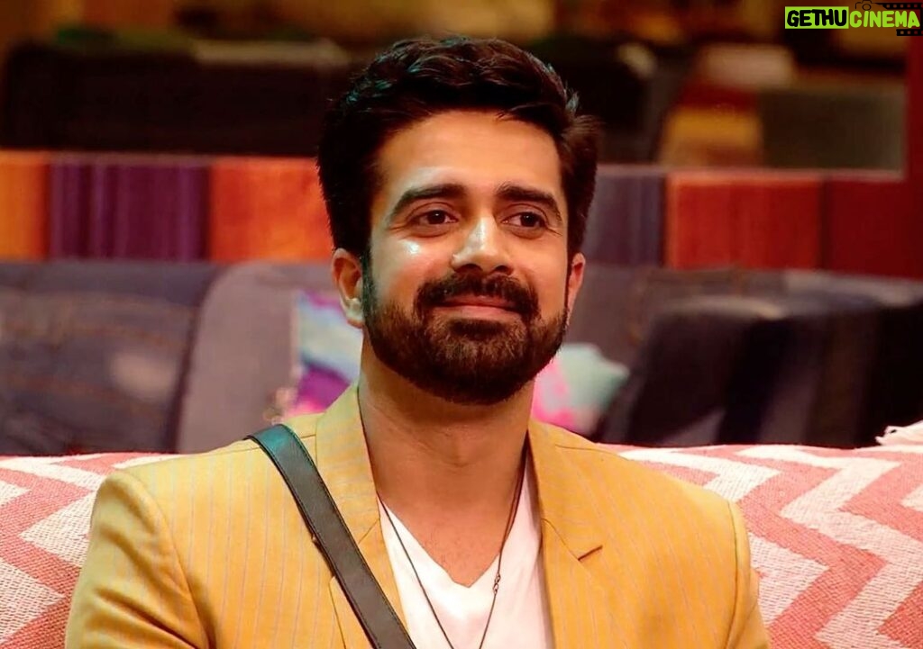 Avinash Sachdev Instagram - Intelligence entails a strong mind, but genius entails a heart of a lion in tune with a strong mind 💛 Keep voting and supporting our #HeroNo1 😎❤ #AvinashSachdev #AvinashVijaySachdev #AVS #Sachkadev #Avinashinbiggboss #Avinashinbbott #Biggbossott #Avinashkipaltan #lionofthejungle