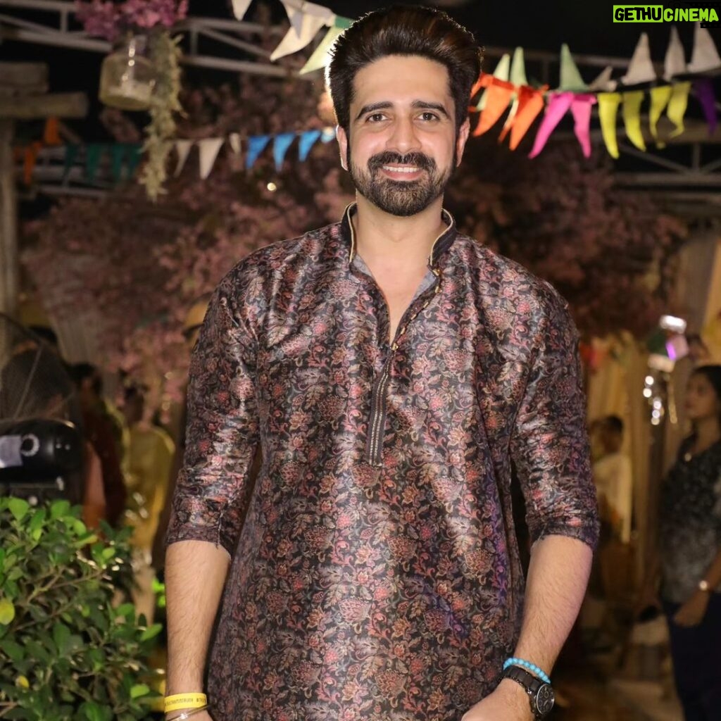 Avinash Sachdev Instagram - Choose to Shine 🪔 Happy Diwali in Advance Outfit by : @eliteindia_134 Styled by : @styleby_shivi