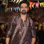 Avinash Sachdev Instagram – Choose to Shine 🪔 
Happy Diwali in Advance 

Outfit by : @eliteindia_134
Styled by : @styleby_shivi