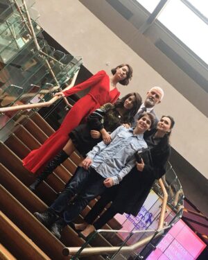 Ayşegül Çınar Instagram - Yasak Elma bu akşam @foxturkiye 20.00 da başlıyor. ✌🏻 ✨#family#yasakelma#medyapım