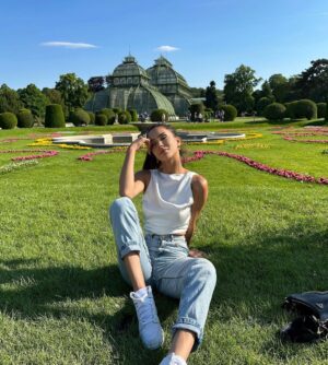 Ayşegül Çınar Instagram - “When a person lives a very happy life they become beautiful.” 🍀