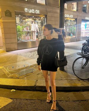 Ayşegül Çınar Instagram - Sabah eriyip aksam donmak 🫠