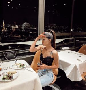 Ayşegül Çınar Instagram - 🇫🇷♥️