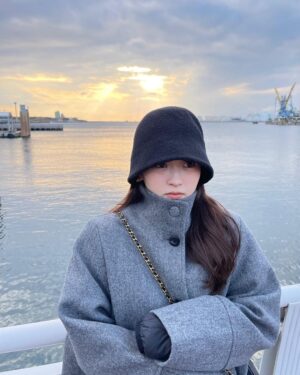 Ayuri Yoshinaga Instagram - やっと着れたまなみんコート🤍

もうすぐ、クリスマスだね❄⛄️🤍
みんなの予定は？😌