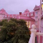 Bade Işcil Instagram - Disneyland Hotel