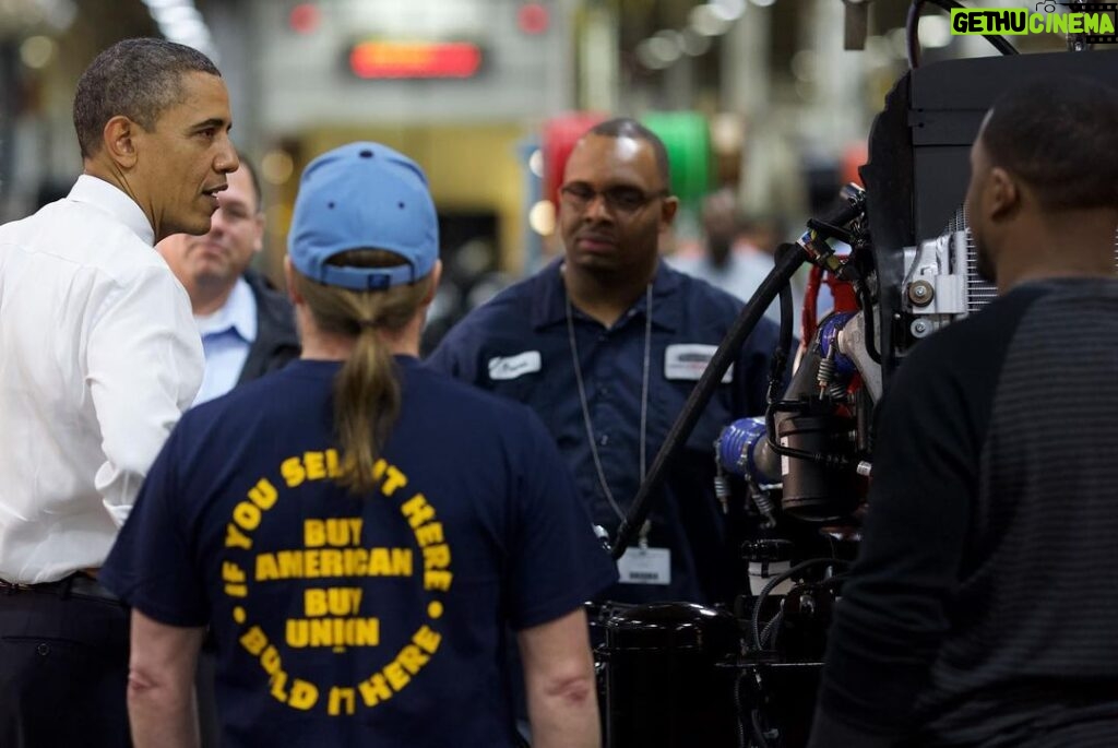 Barack Obama Instagram - Fourteen years ago, when the big three automakers were struggling to stay afloat, my administration and the American people stepped in to support them. So did the auto workers in the UAW who sacrificed pay and benefits to help get the companies back on their feet. Now that our carmakers are enjoying robust profits, it’s time to do right by those same workers so the industry can emerge more united and competitive than ever.