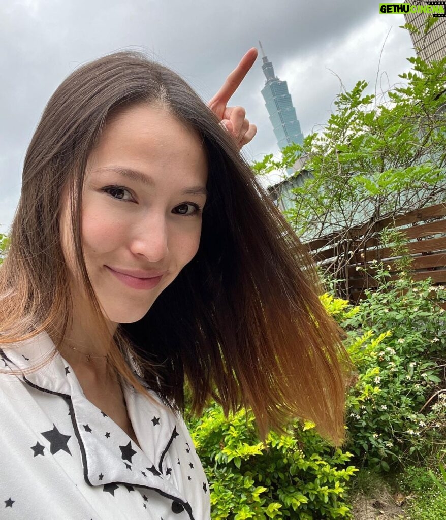 Barbara Akemi Katsuki Instagram - Taipei, I missed you🫰🏻🥹 帶小北比飛回來真的是很累喔～🥴 時差慢慢得挑回來，也慢慢得開始做以前會做自己的事情，回家感覺真的很好❣今天就先保養😌 #loveyourlife Taipei, Taiwan