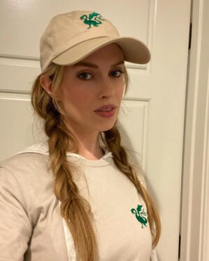 Barbara Dunkelman Instagram - Our D&D show, @stinkydragonpod now has hats and tees! They’re in @theroosterteethstore in 3 DIFFERENT COLOOOORSSSS! 🔥