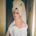 Barbara Dunkelman Instagram - On the Robe again 🛁 Photos: @atwes Gaffer: @kamrin.pester