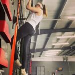 Barbara Dunkelman Instagram - Strength is slowly starting to return after almost a year and a half of being almost 100% sedentary. Let’s get those GAINS, BRUHS!