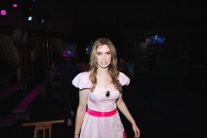 Barbara Dunkelman Instagram - Some BTS photos from @atwes from today’s Mario segment we did for Extra Life! Thank you to everyone who has been watching and donating. We’re still going until 10pm CT tonight!